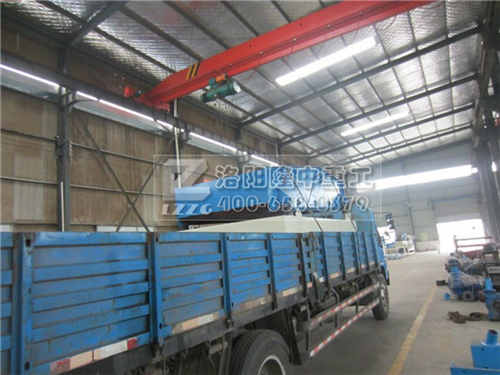 帶水箱脫水篩發(fā)貨